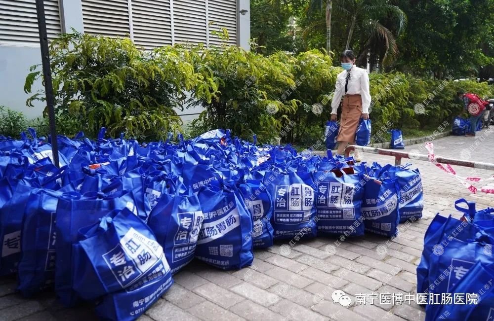 獻(xiàn)愛心&middot;戰(zhàn)疫情｜我院支部走進(jìn)安吉華都小區(qū)開展捐物活動(dòng)